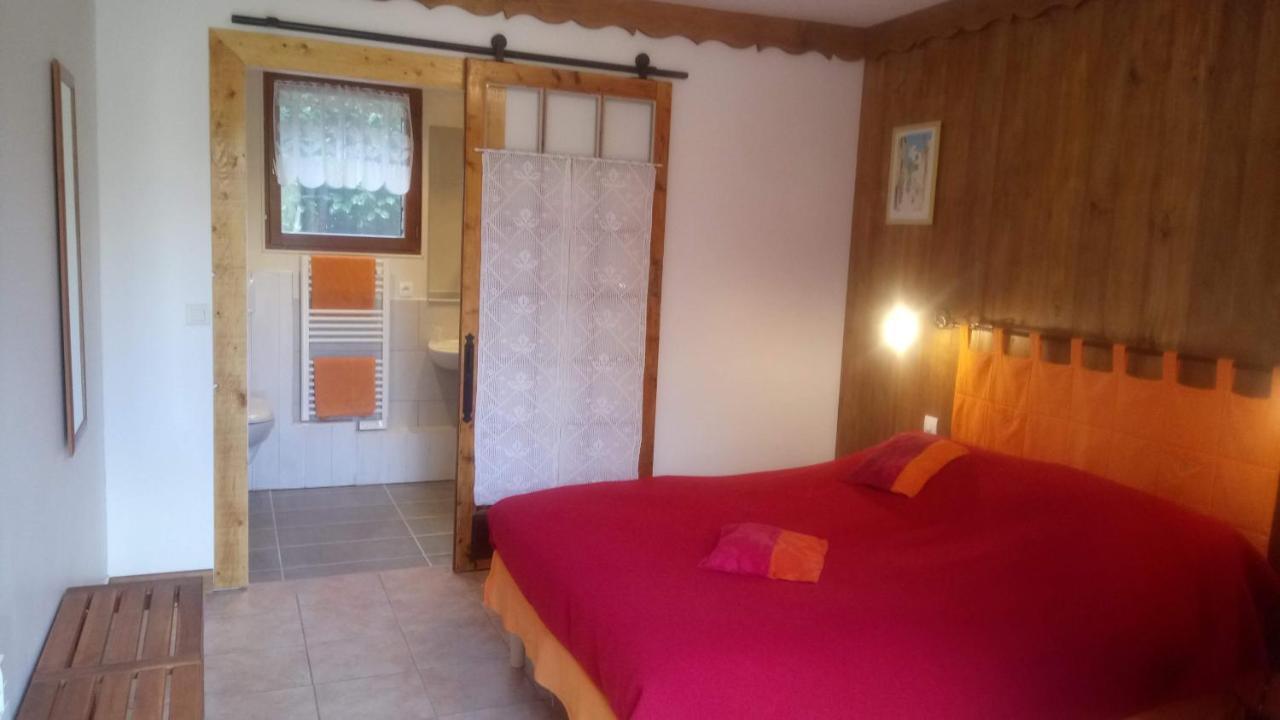 Paysannerie Des Versanes - Chambres Et Gite Tour-de-Faure Luaran gambar